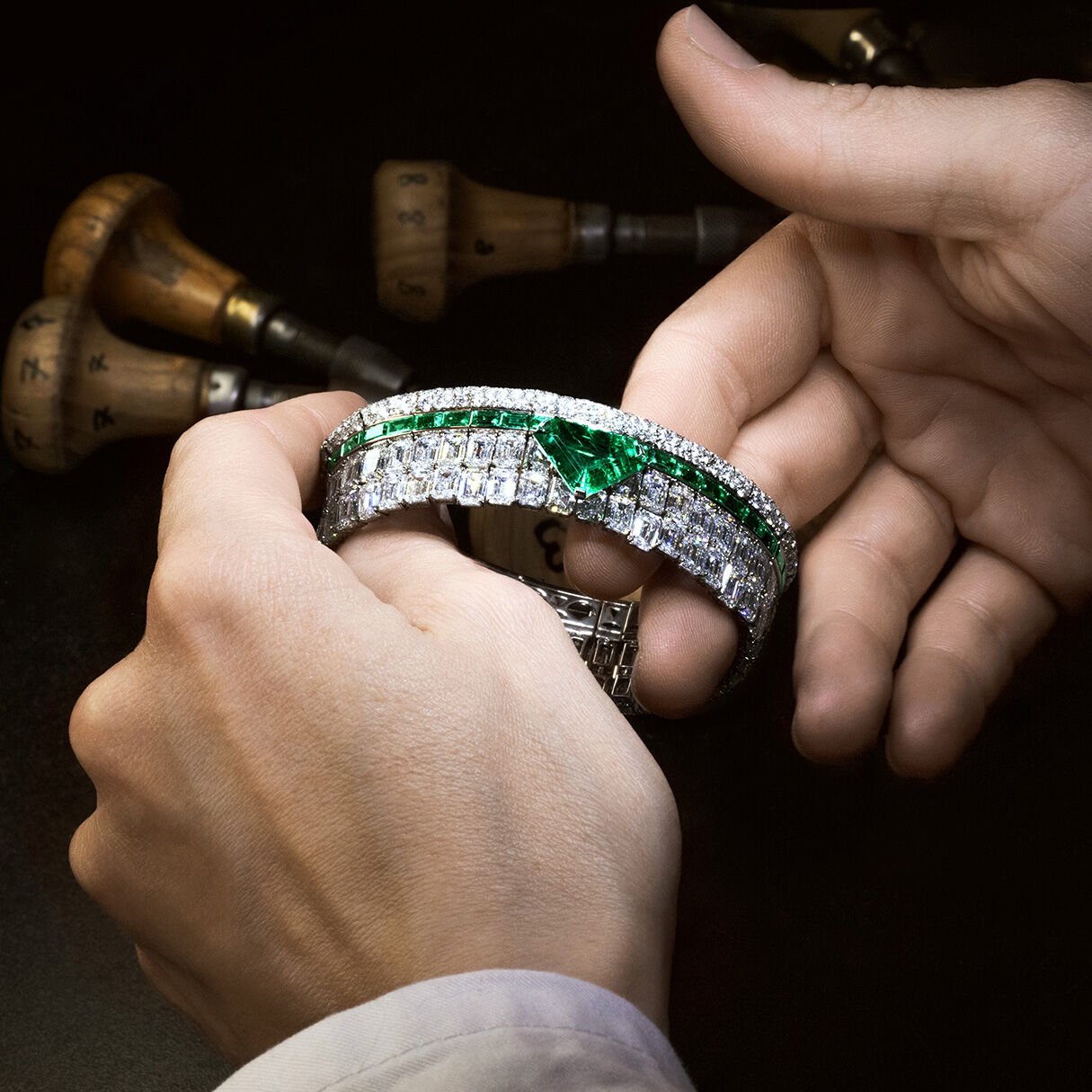 Image of Graff Craftsman creating Emerald High Jewellery bangle